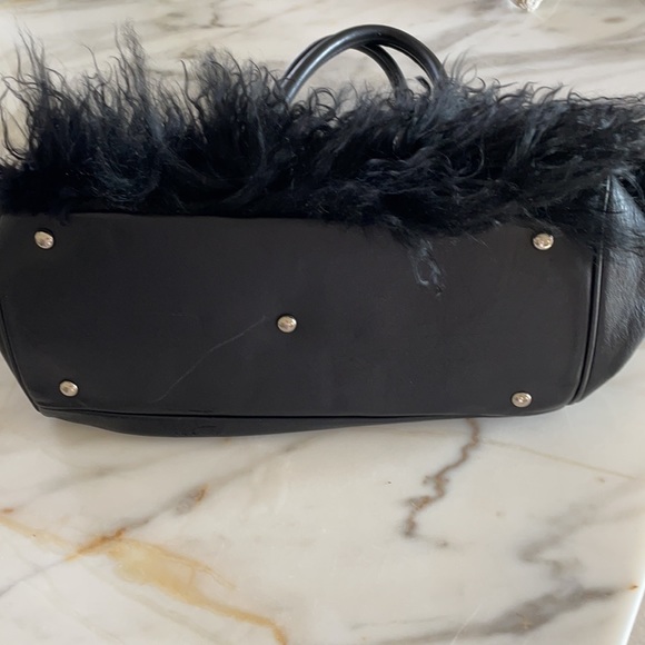 Beautifully soft leather curly sheepskin handbag - Picture 3 of 9